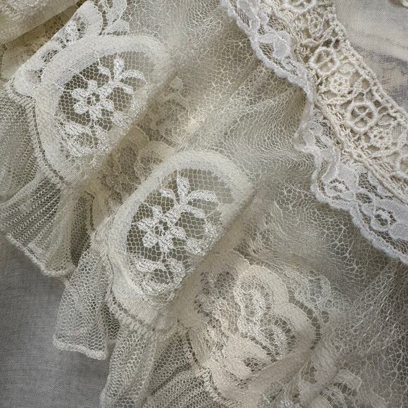 Jessica’s Gunnies Gunne Sax Lace and Crochet Ruffled Cottagecore Blouse - Picture 3 of 8